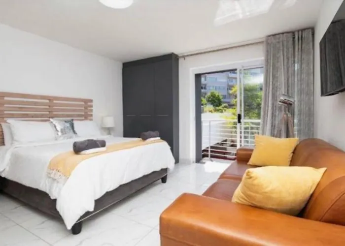 Trendy Green Point Retreat